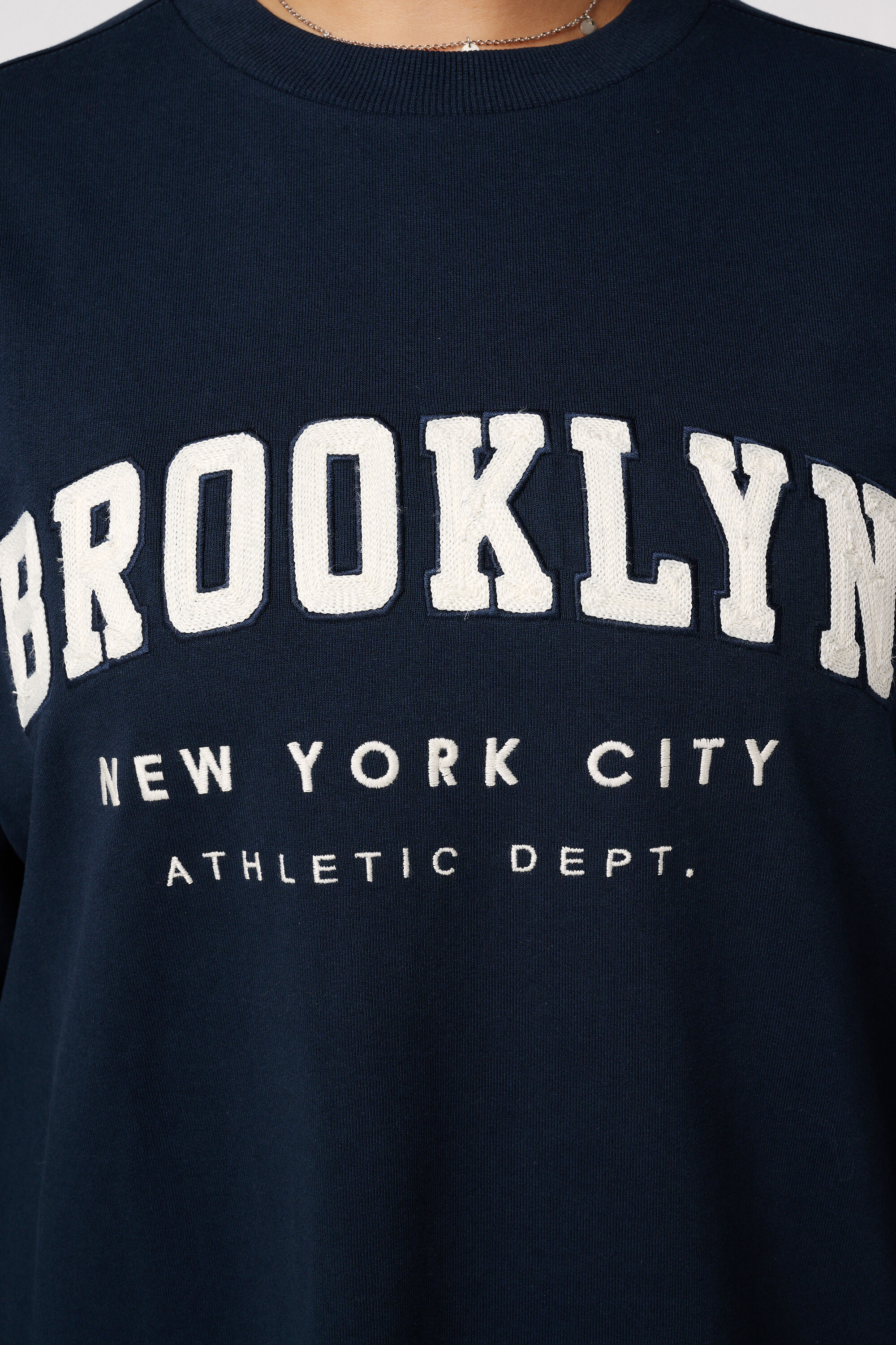 Sweater dress met tekst image number 6