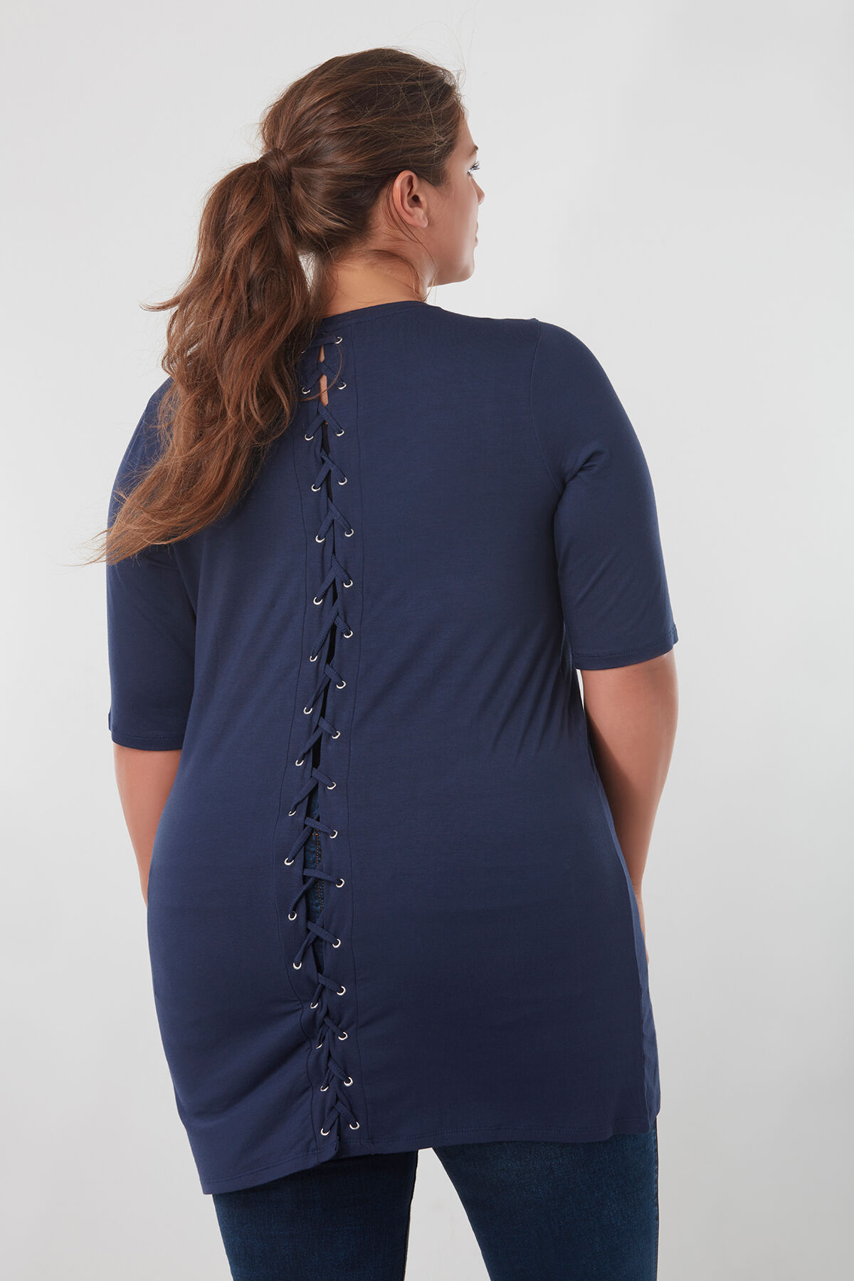 Lang T-shirt met tekst en rijgdetails image number 3