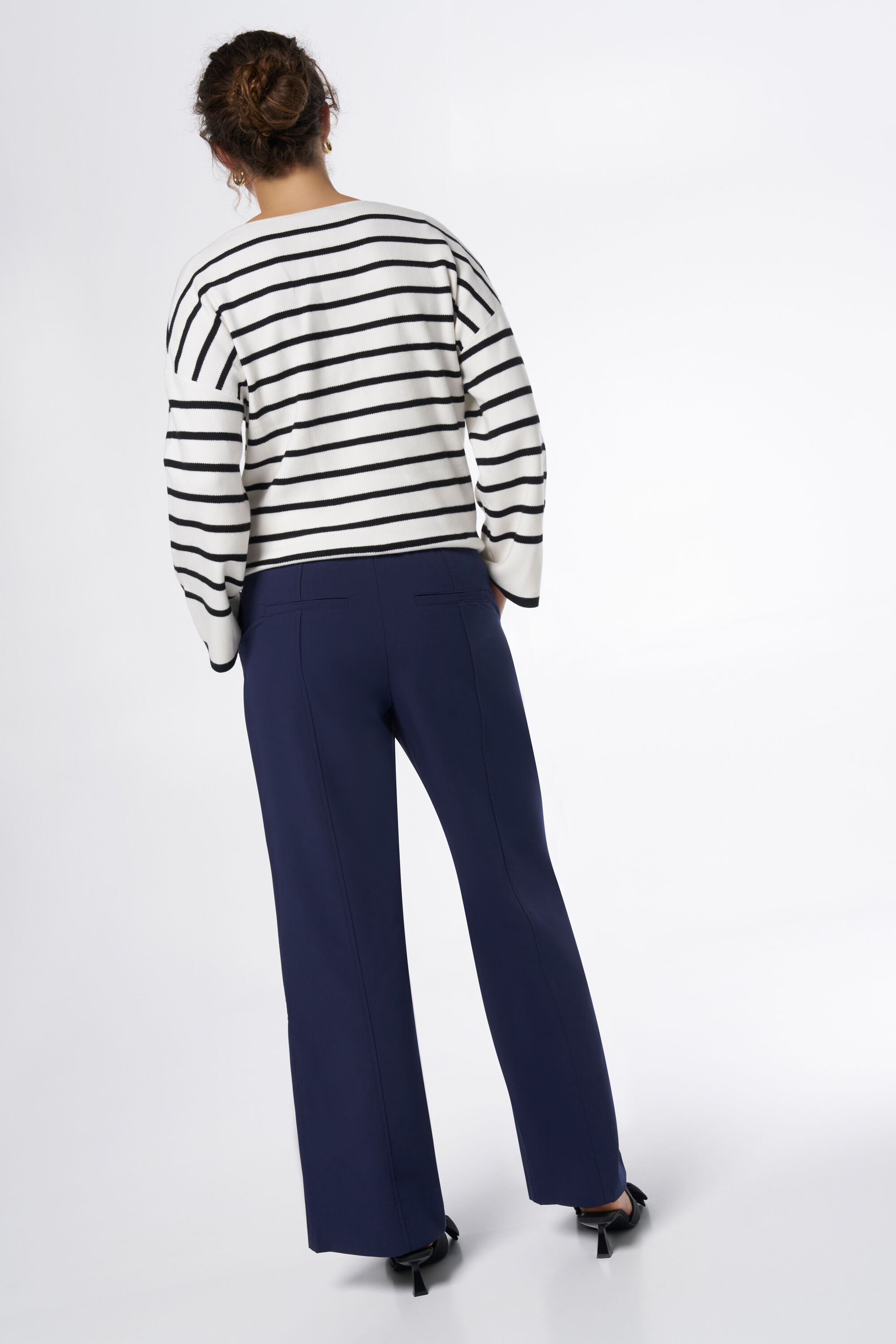 Wide leg broek met sierknopen image number 3