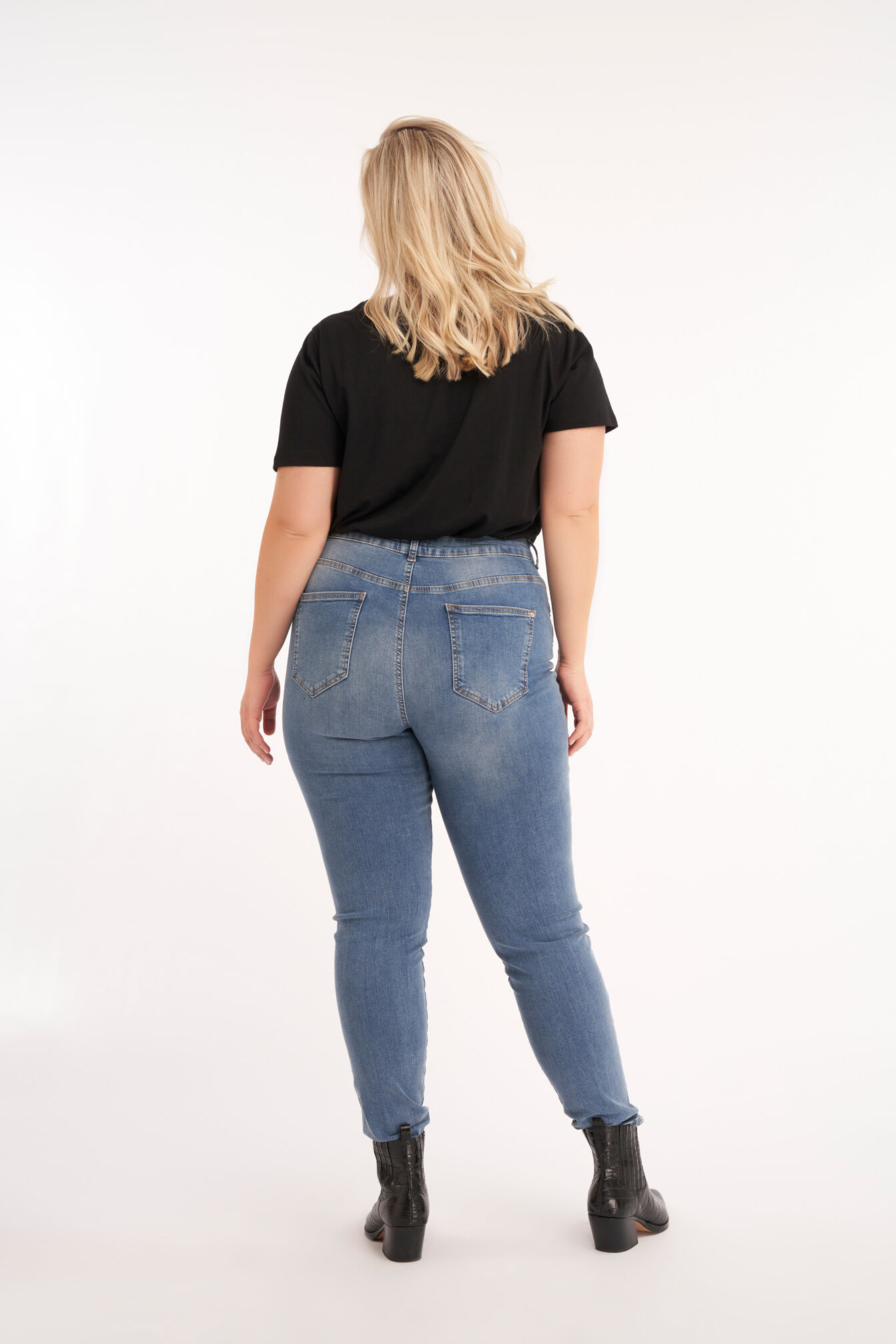 Jeans met studs image number 5