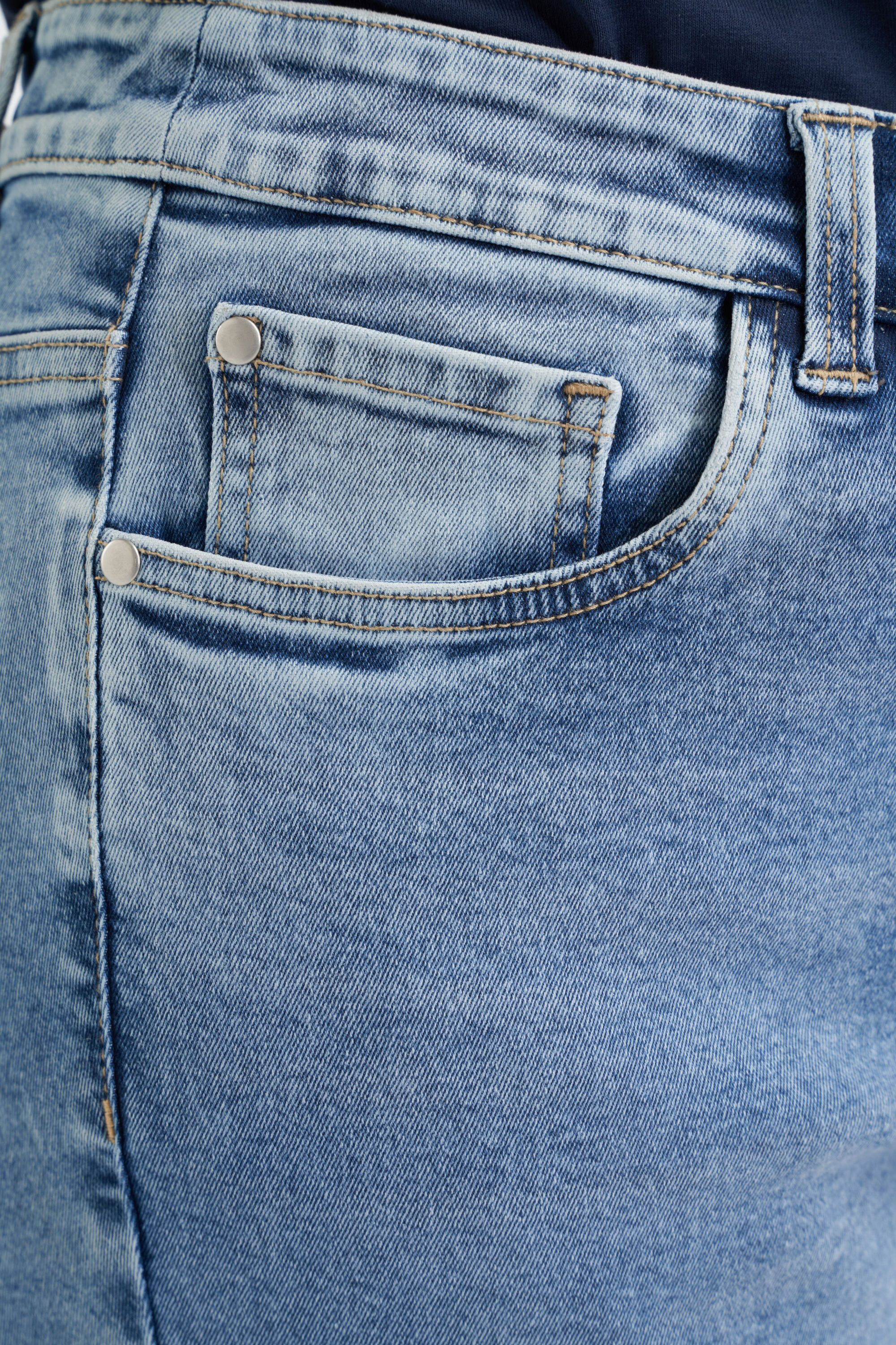 Cropped straight leg image number 5