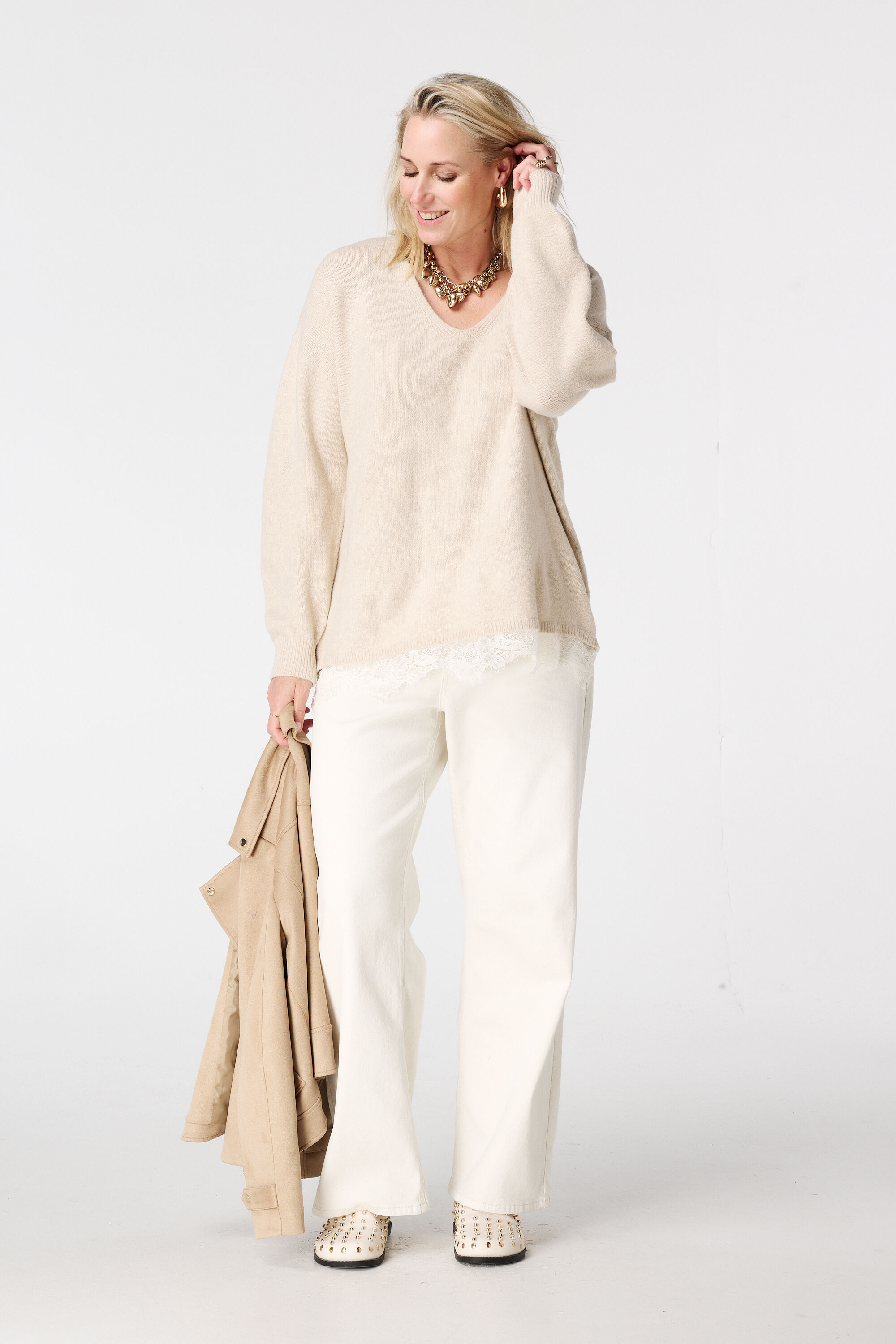 Trui met V-hals en kanten onderkant image number 5