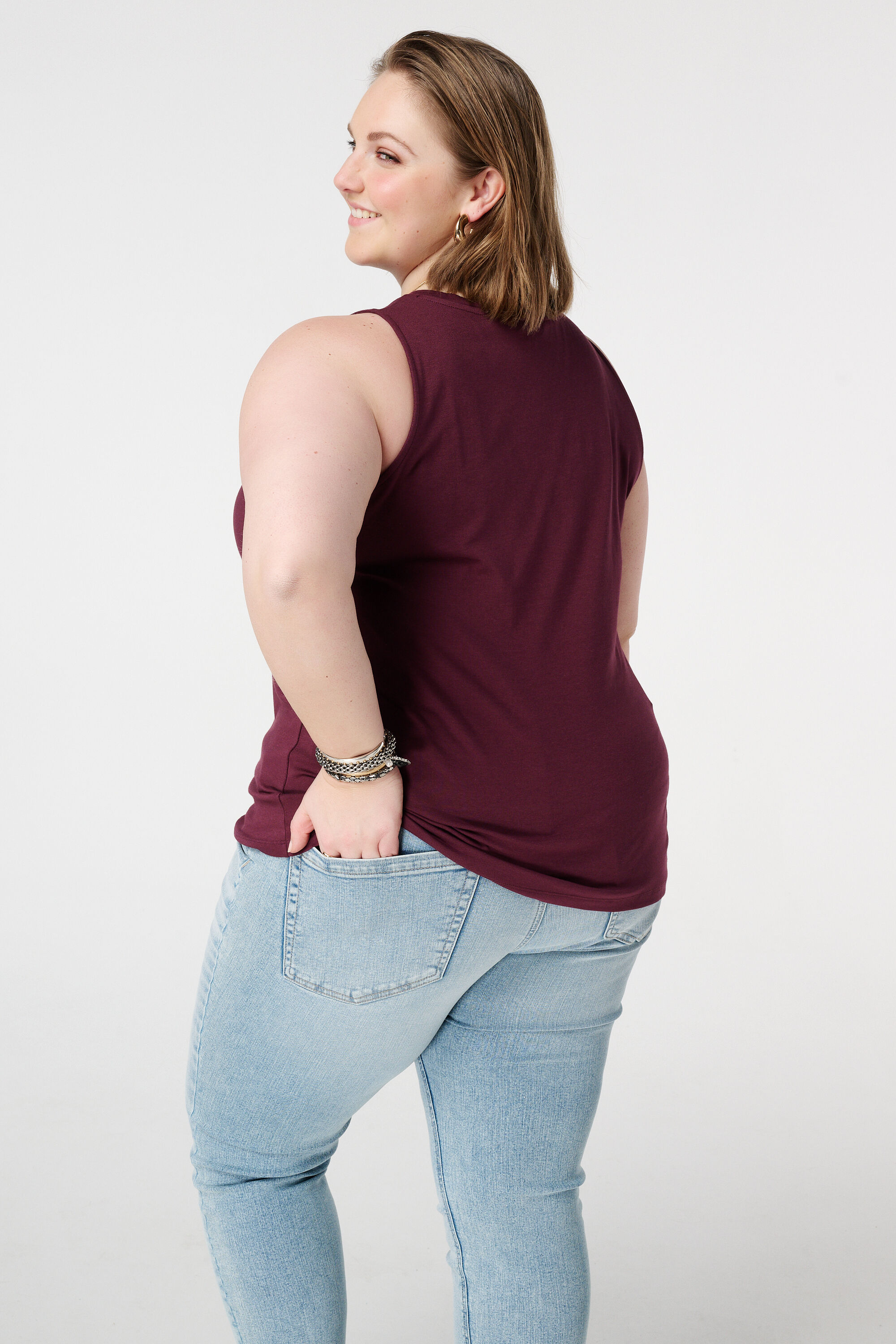 D&eacute;bardeur avec col en V image number 3