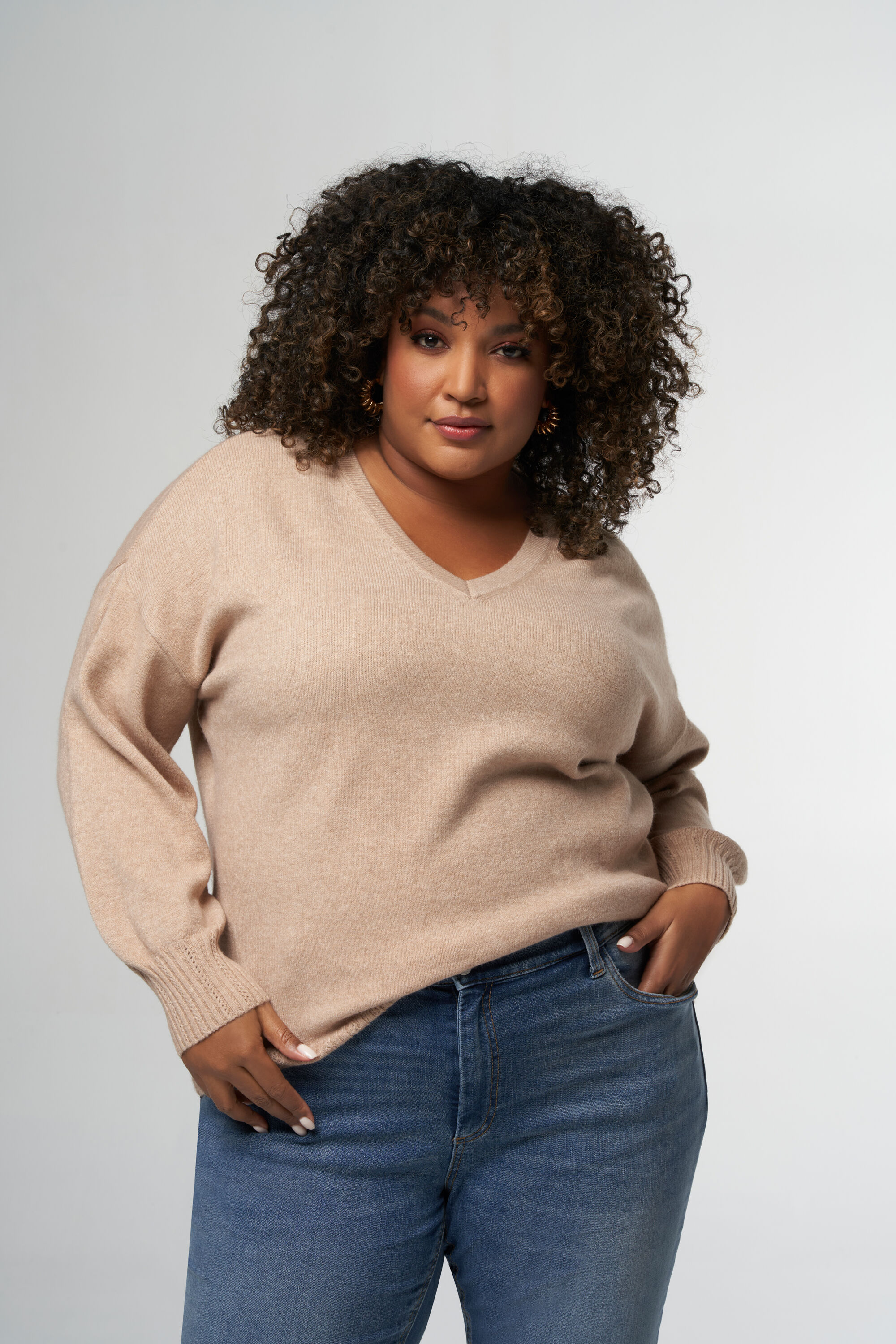 Fijn gebreide trui met v-hals image number 0