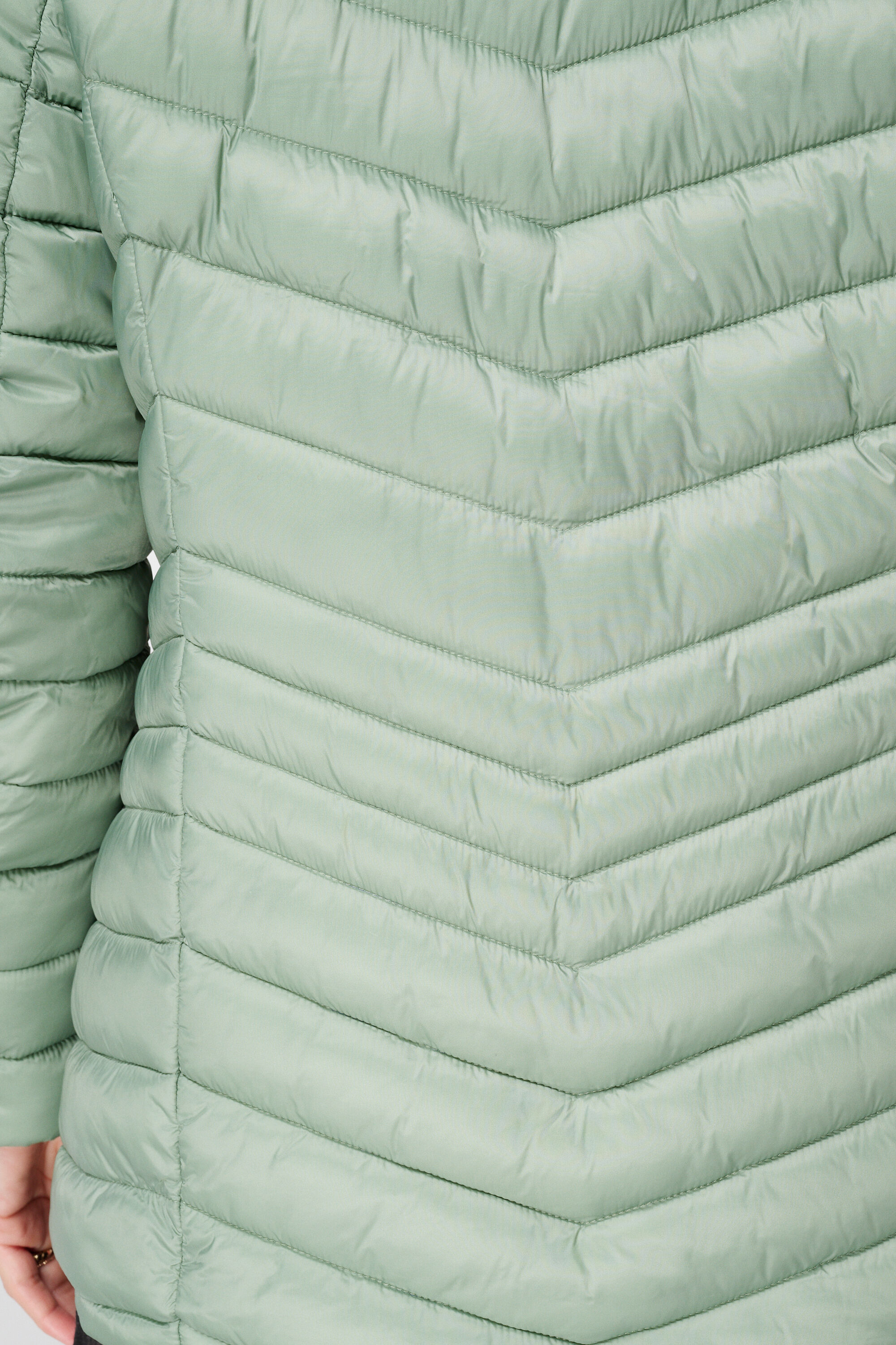 Veste l&eacute;g&egrave;rement matelass&eacute;e image number 6