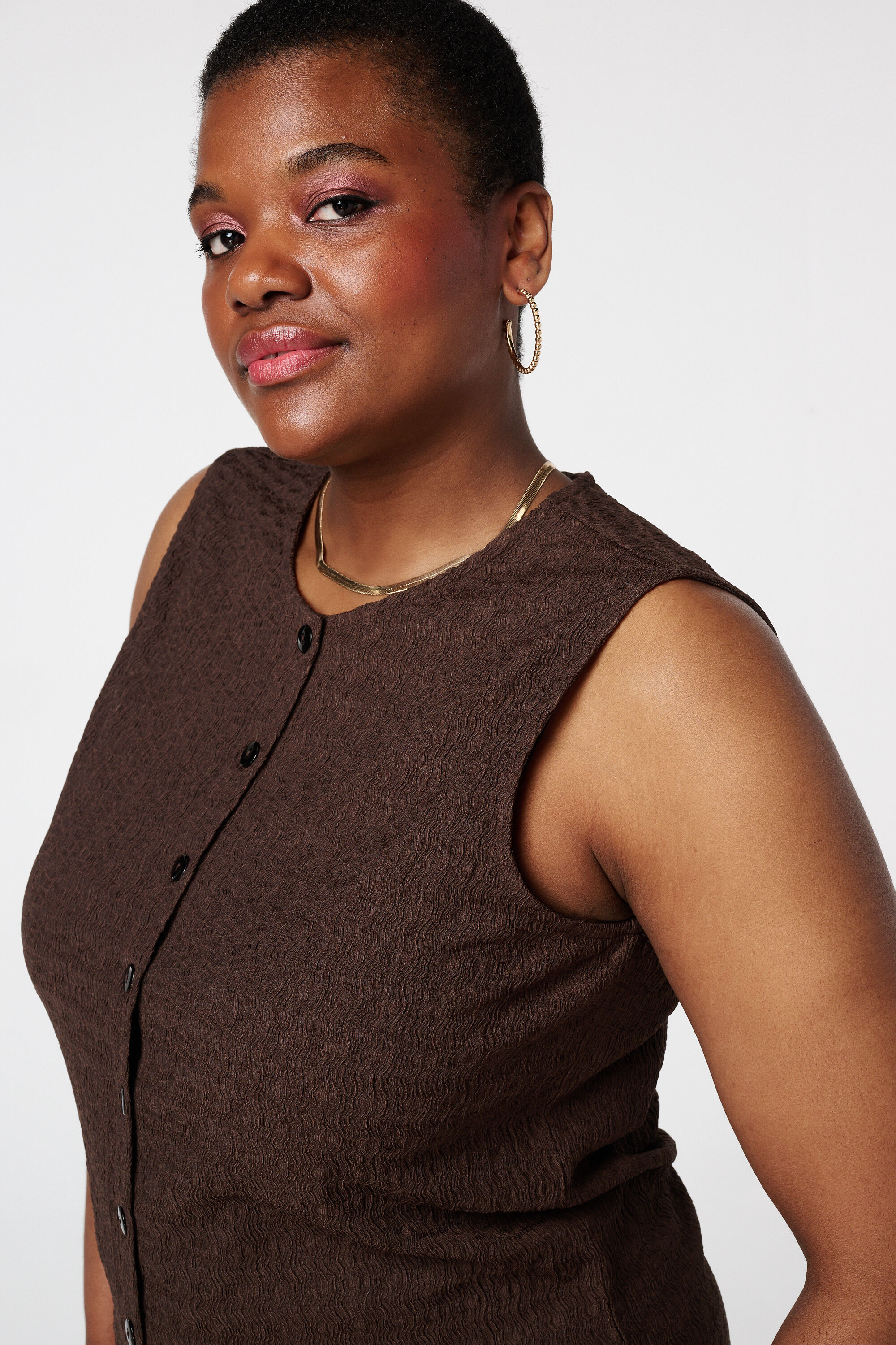 D&eacute;bardeur &agrave; boutons marron image number 4