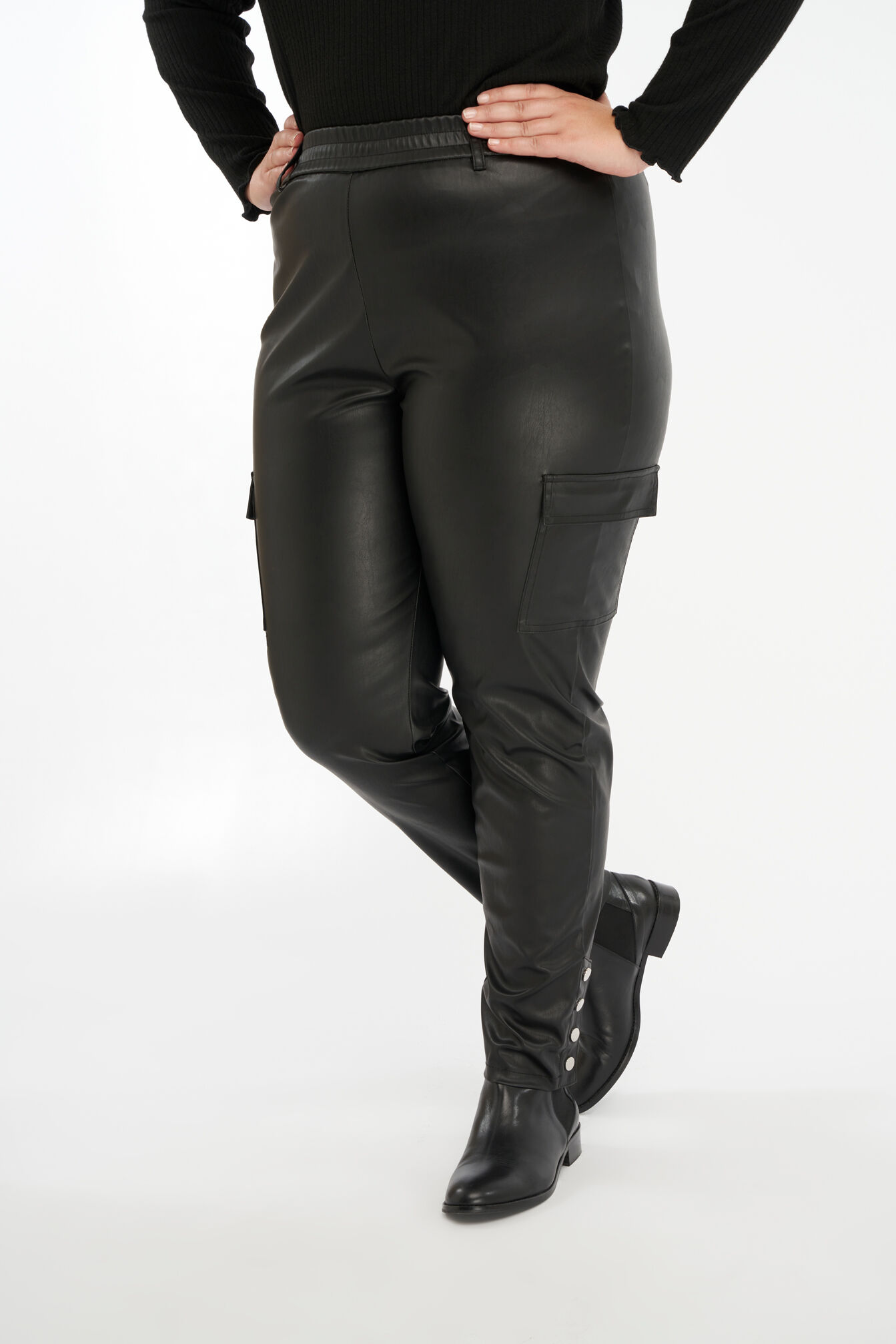 Pantalon cargo avec poches image number 4