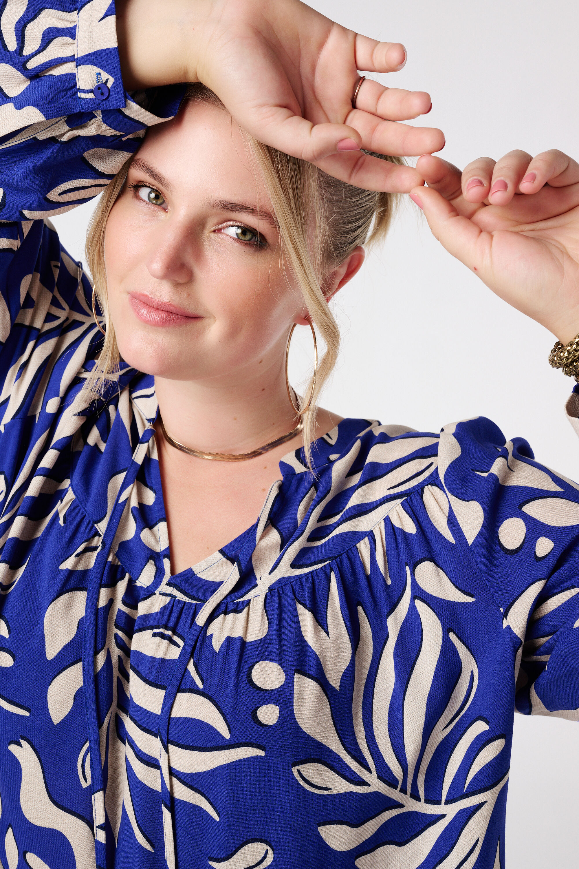 Blouse met print en klosjes image number 4