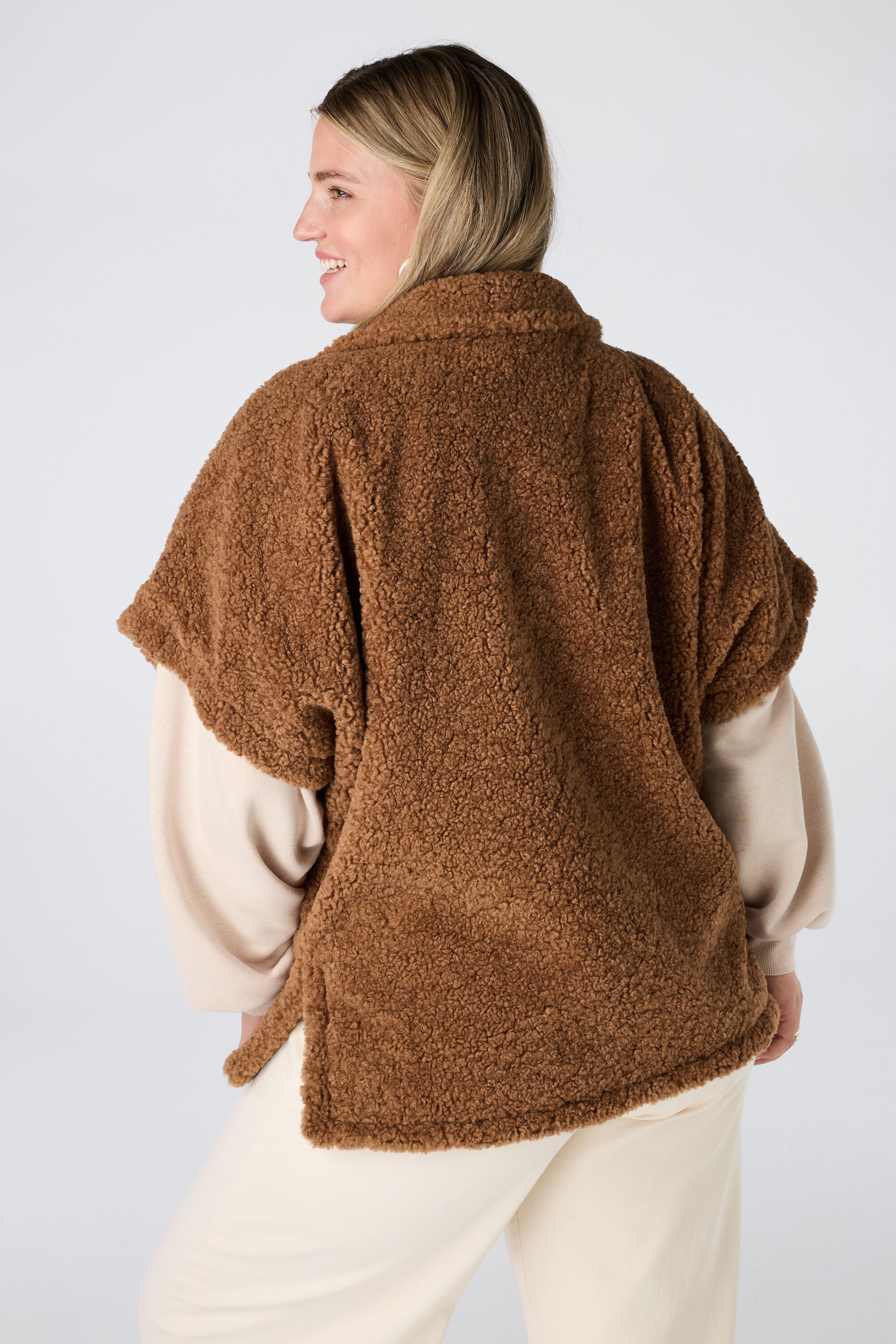 Veste teddy &agrave; manches courtes image number 3