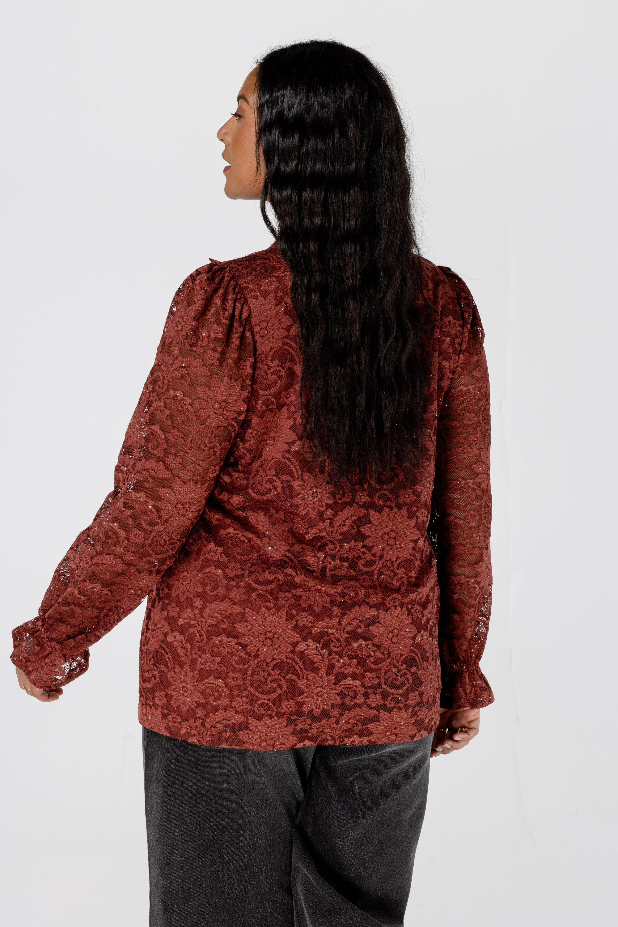 Haut en dentelle image number 3