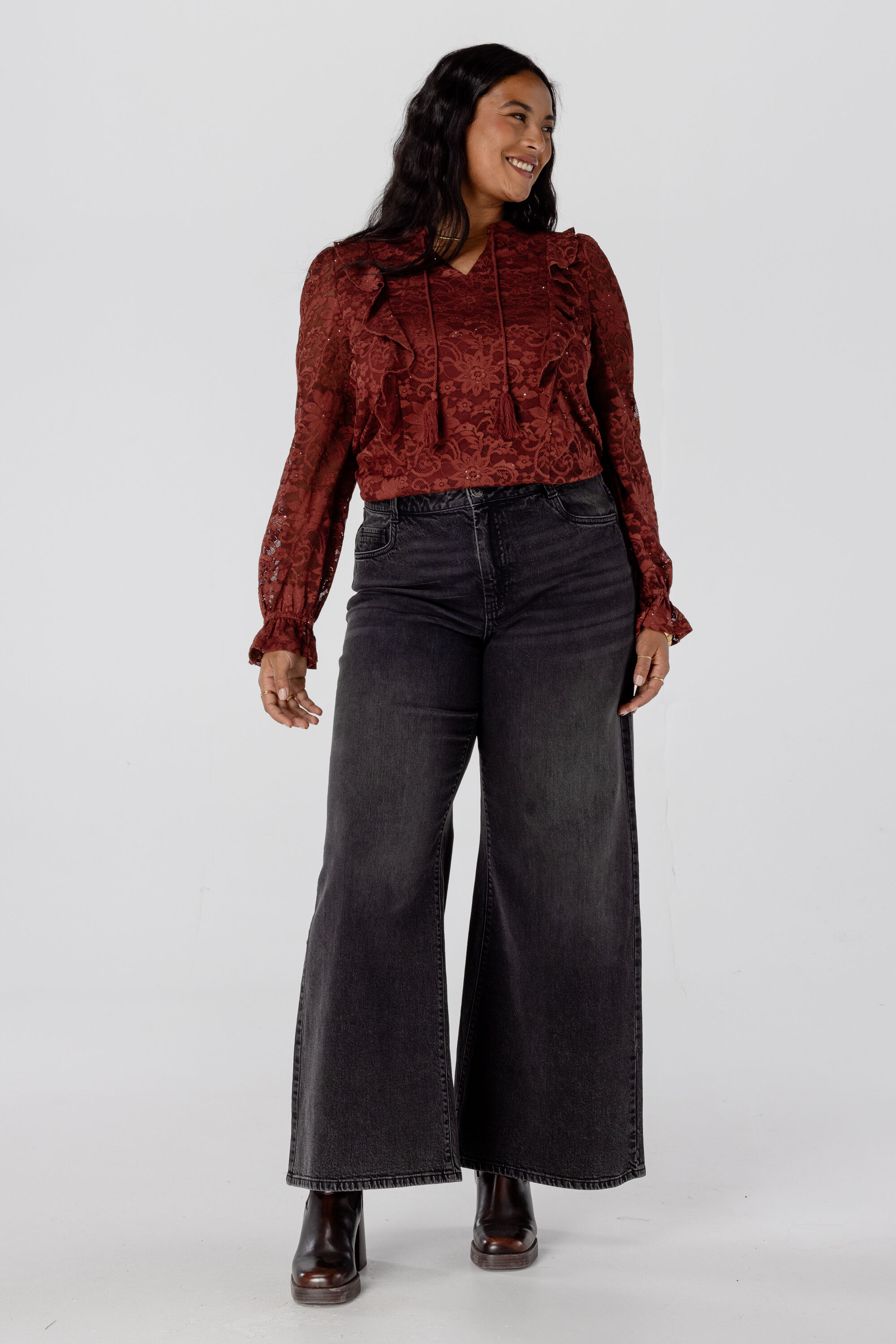 Haut en dentelle image number 5