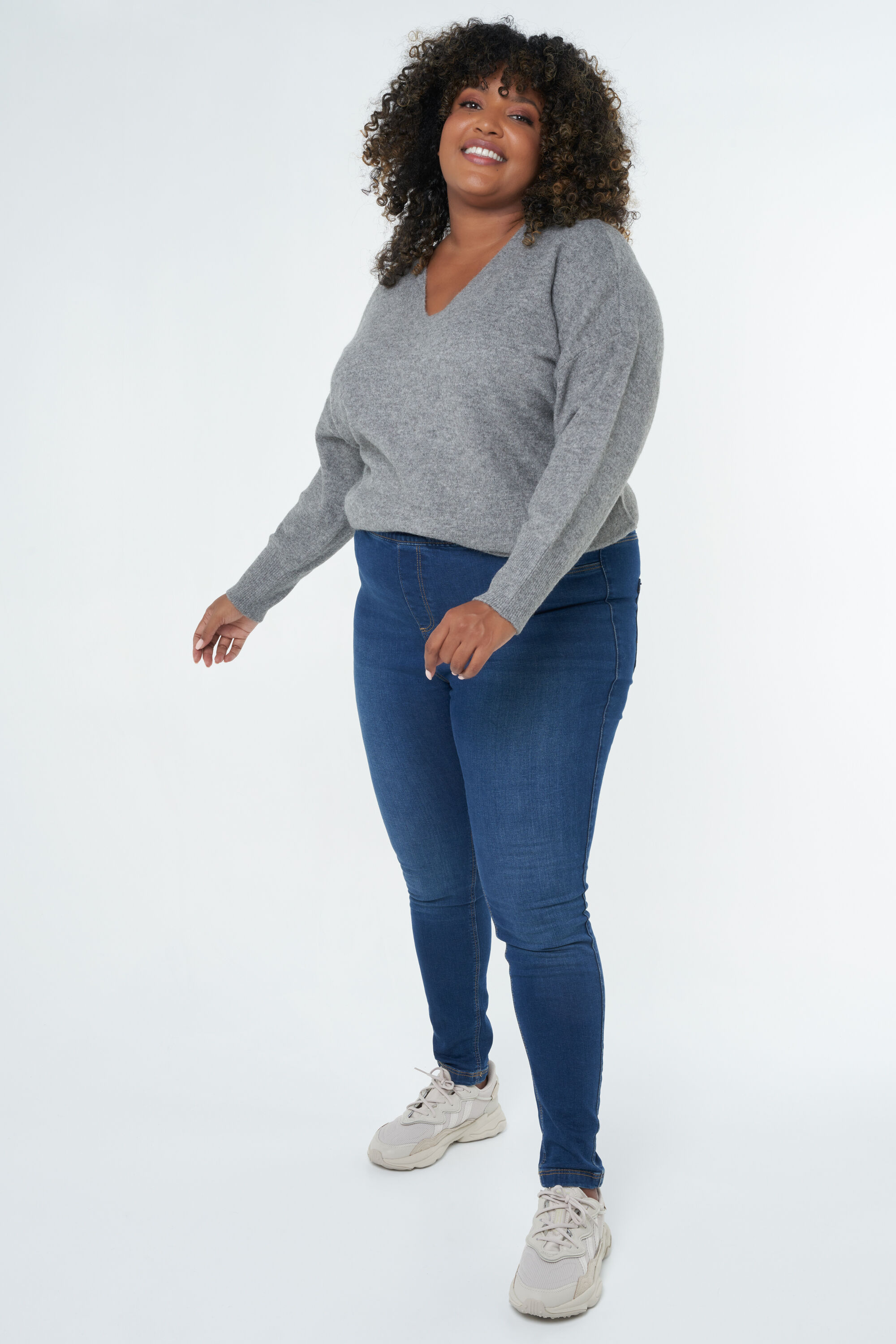 Pull en maille fine &agrave; col en V image number 5