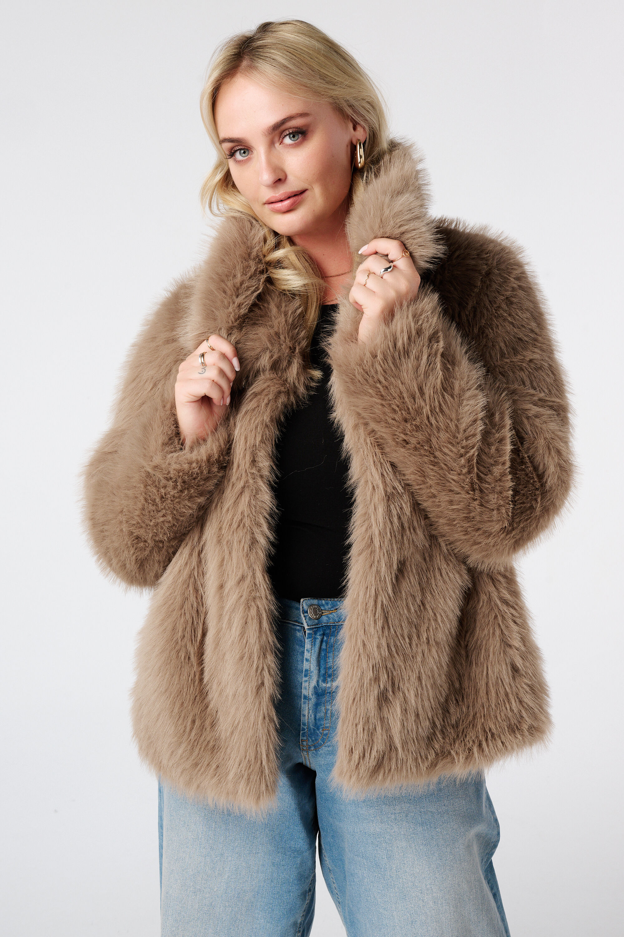 Manteau en fausse fourrure