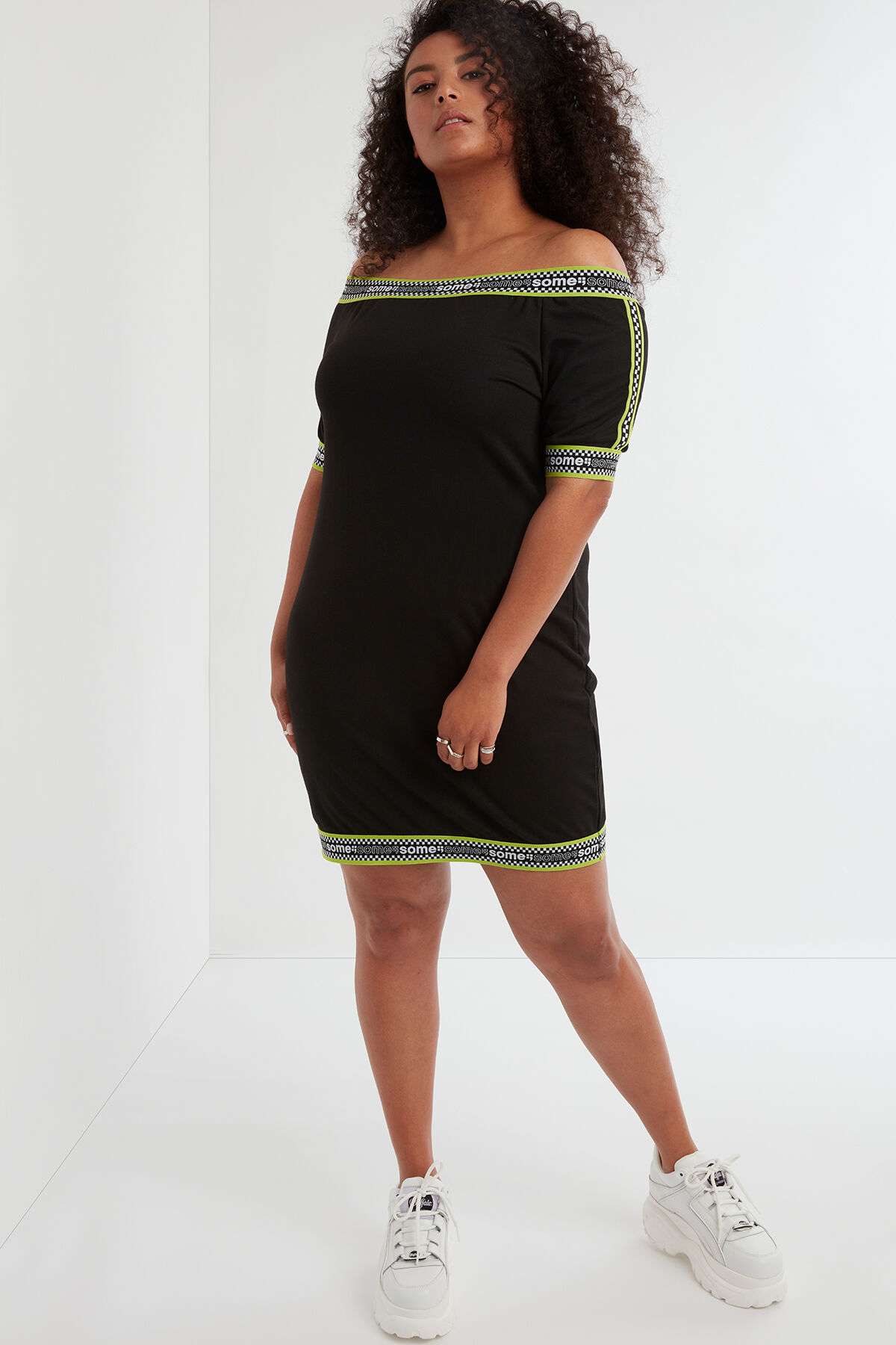 Aansluitende jurk met logoprint image number 4