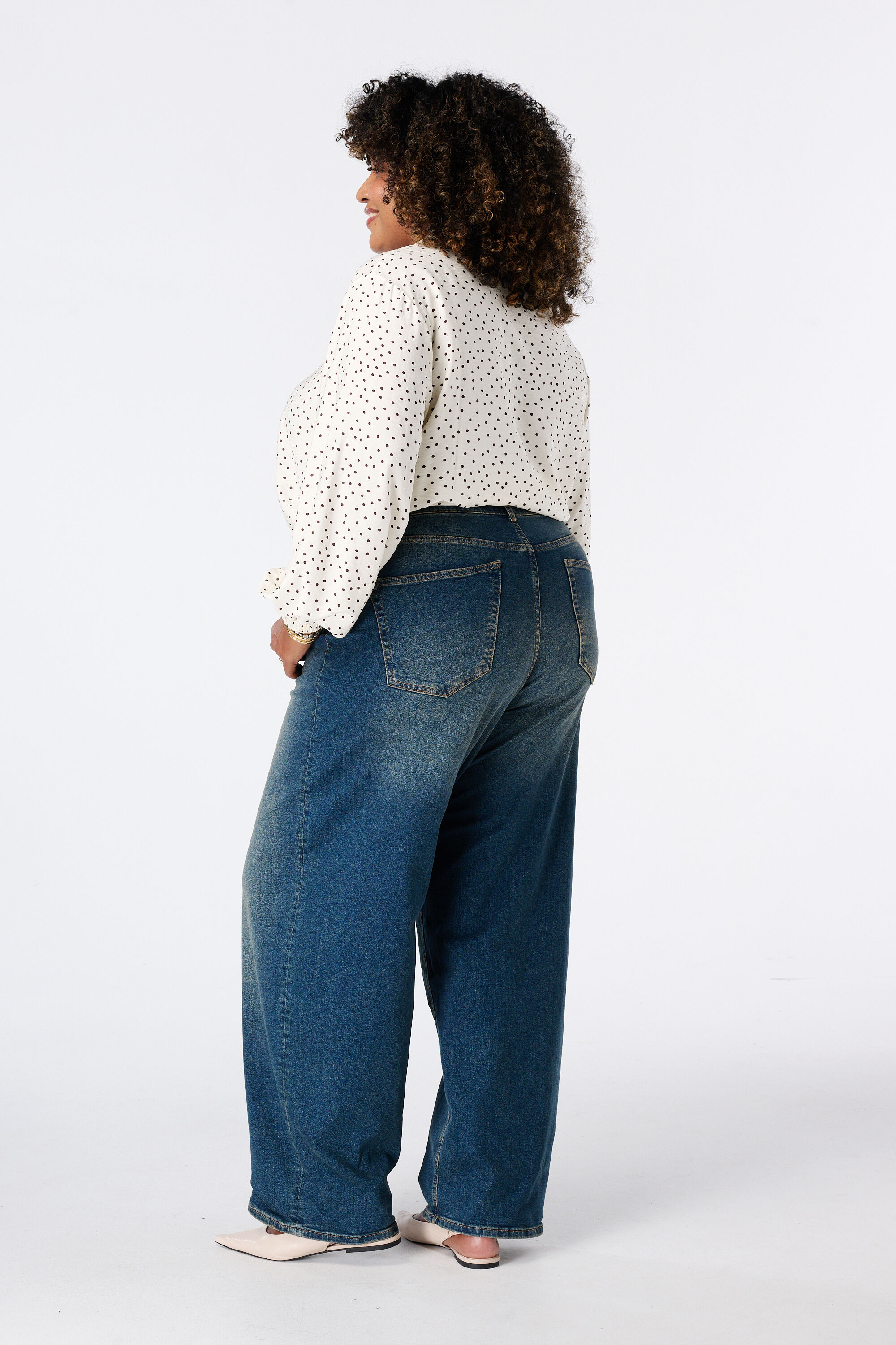 Barrel jeans image number 3
