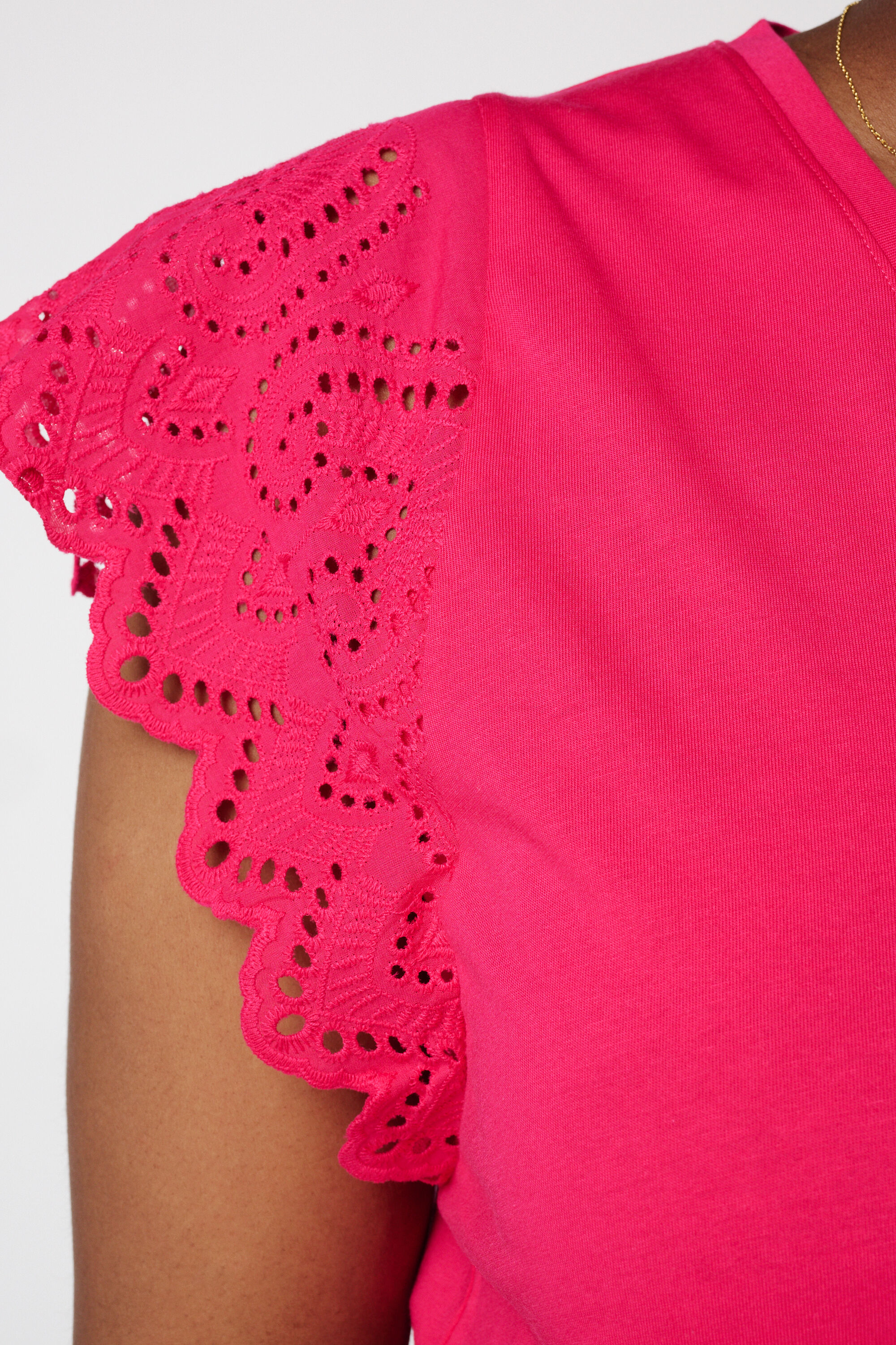 T-shirt met details op de mouwen image number 6