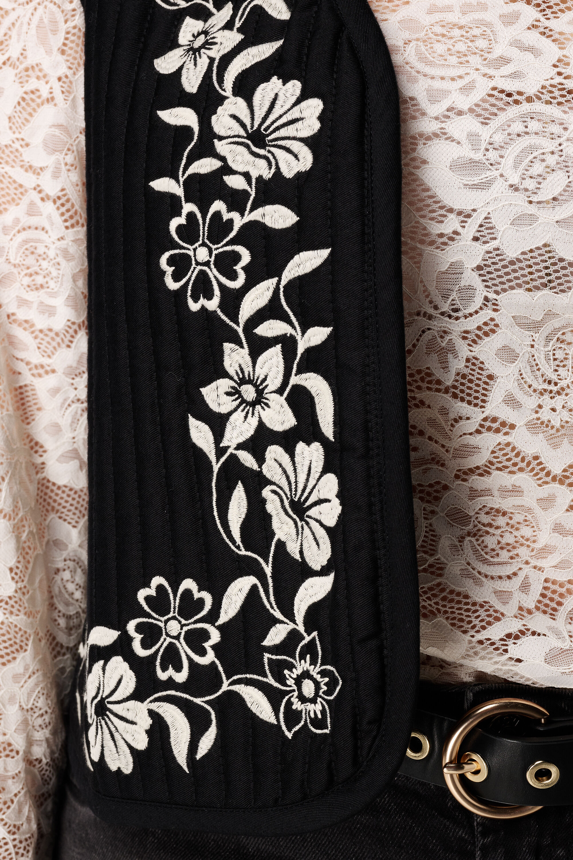 Gilet met broderie image number 6