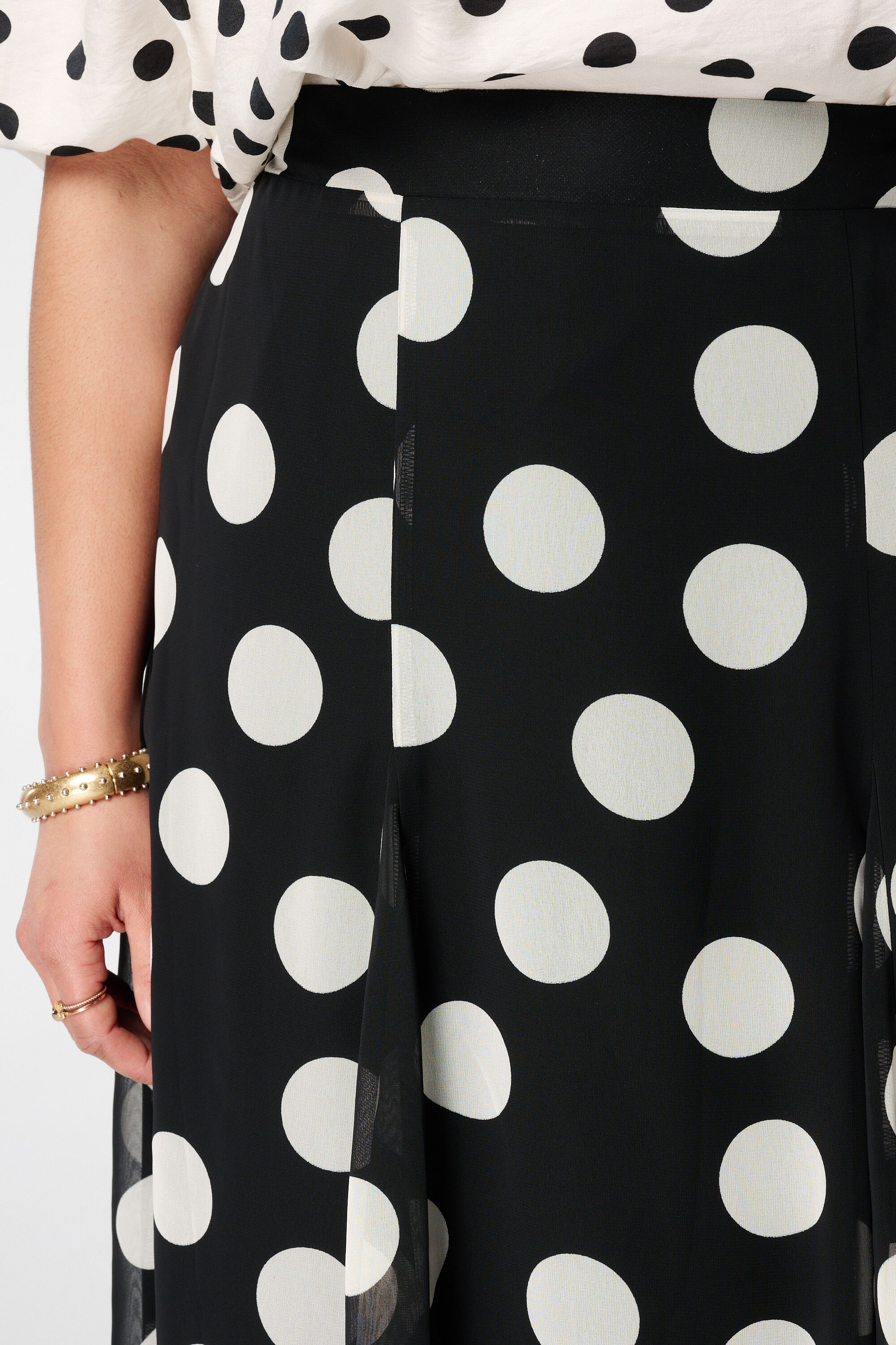 Jupe midi &agrave; pois image number 4