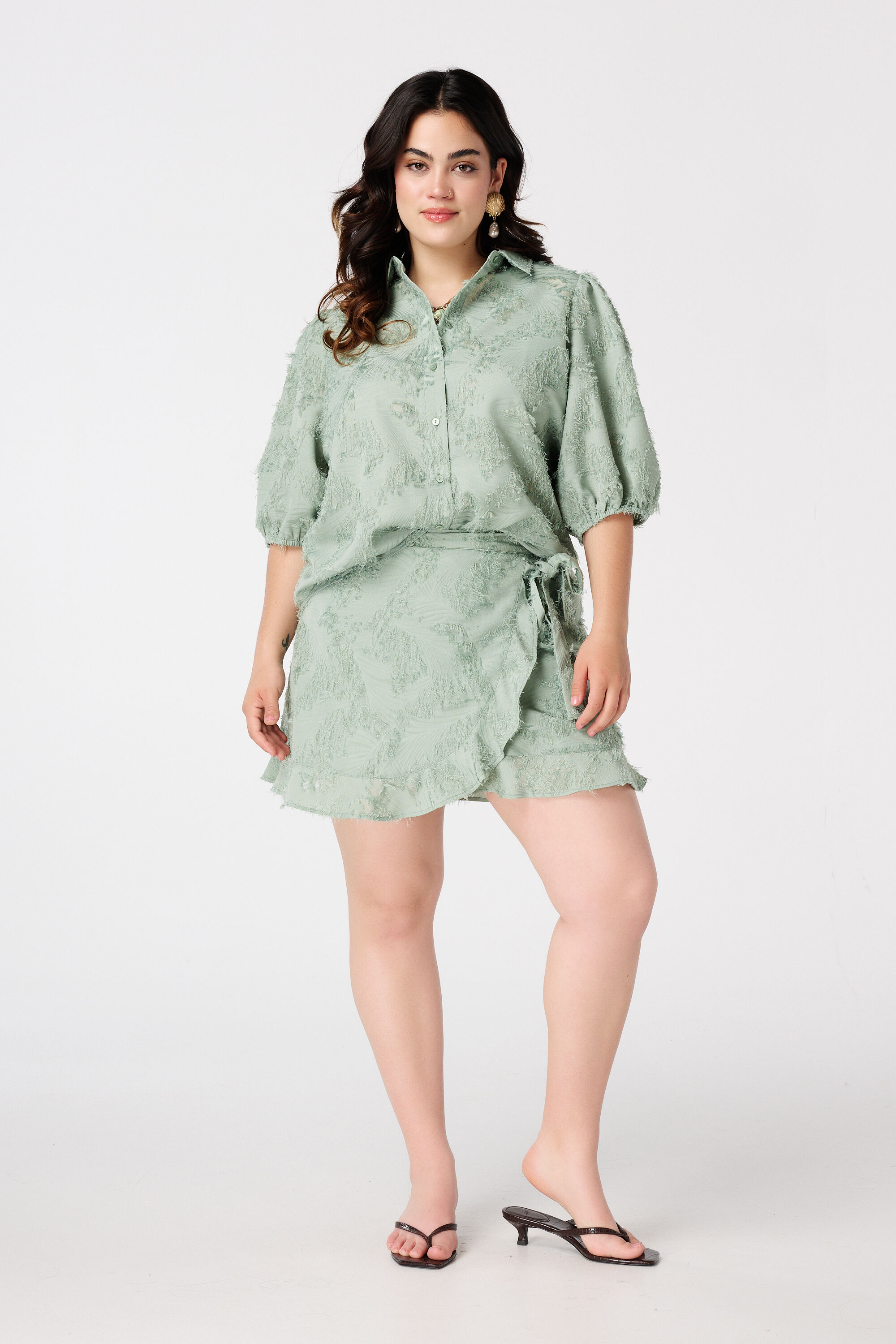 Blouse structur&eacute;e &agrave; manches ballon image number 5