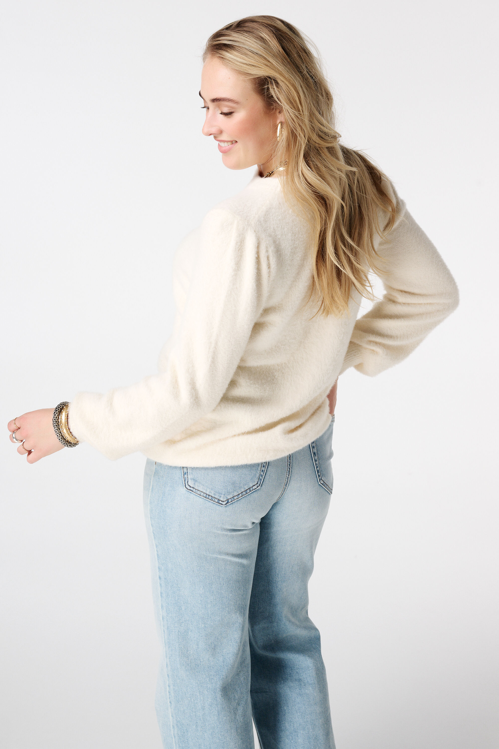 Pull tricot&eacute; en fil doux image number 3