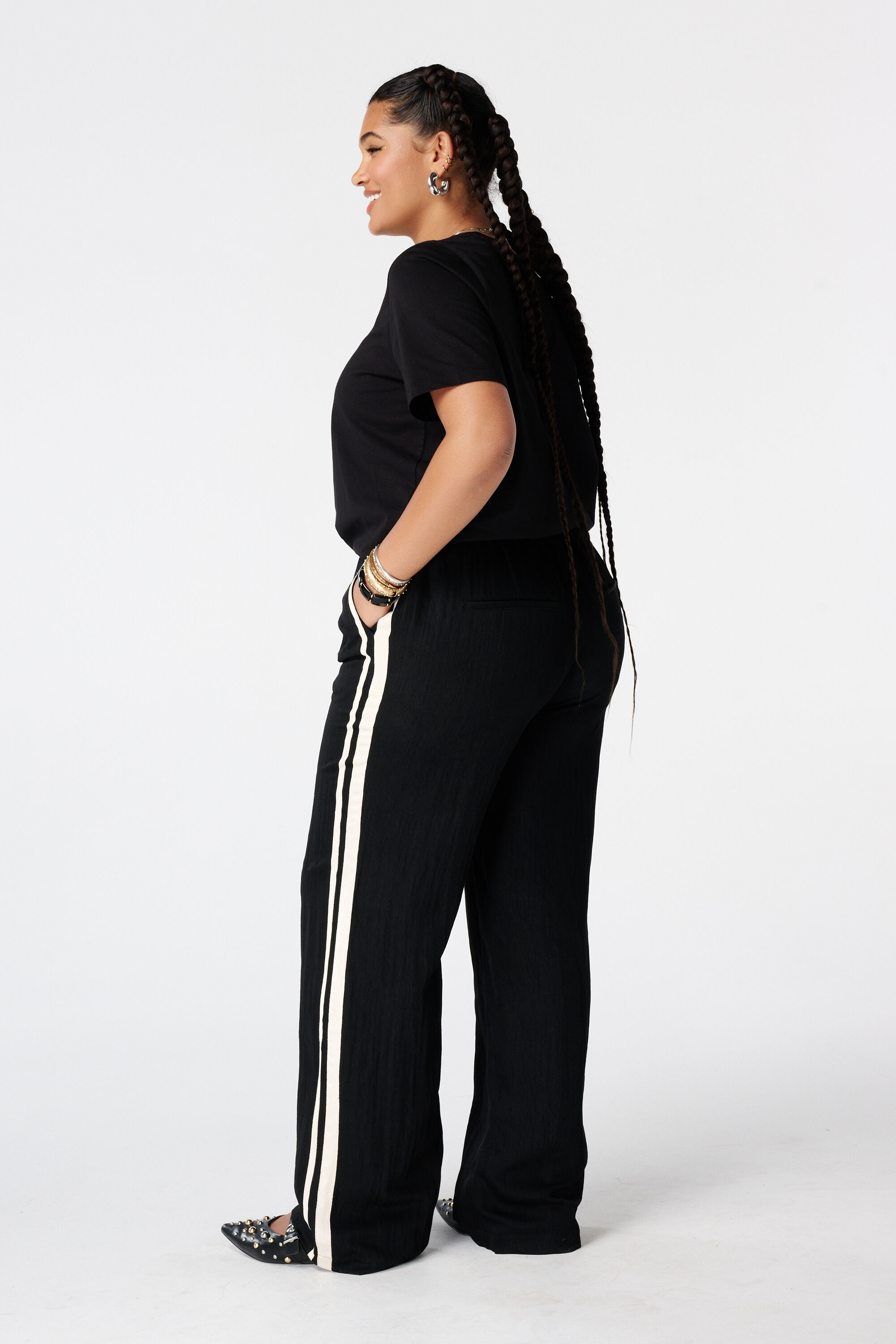 Pantalon en lin avec bandes lat&eacute;rales image number 3