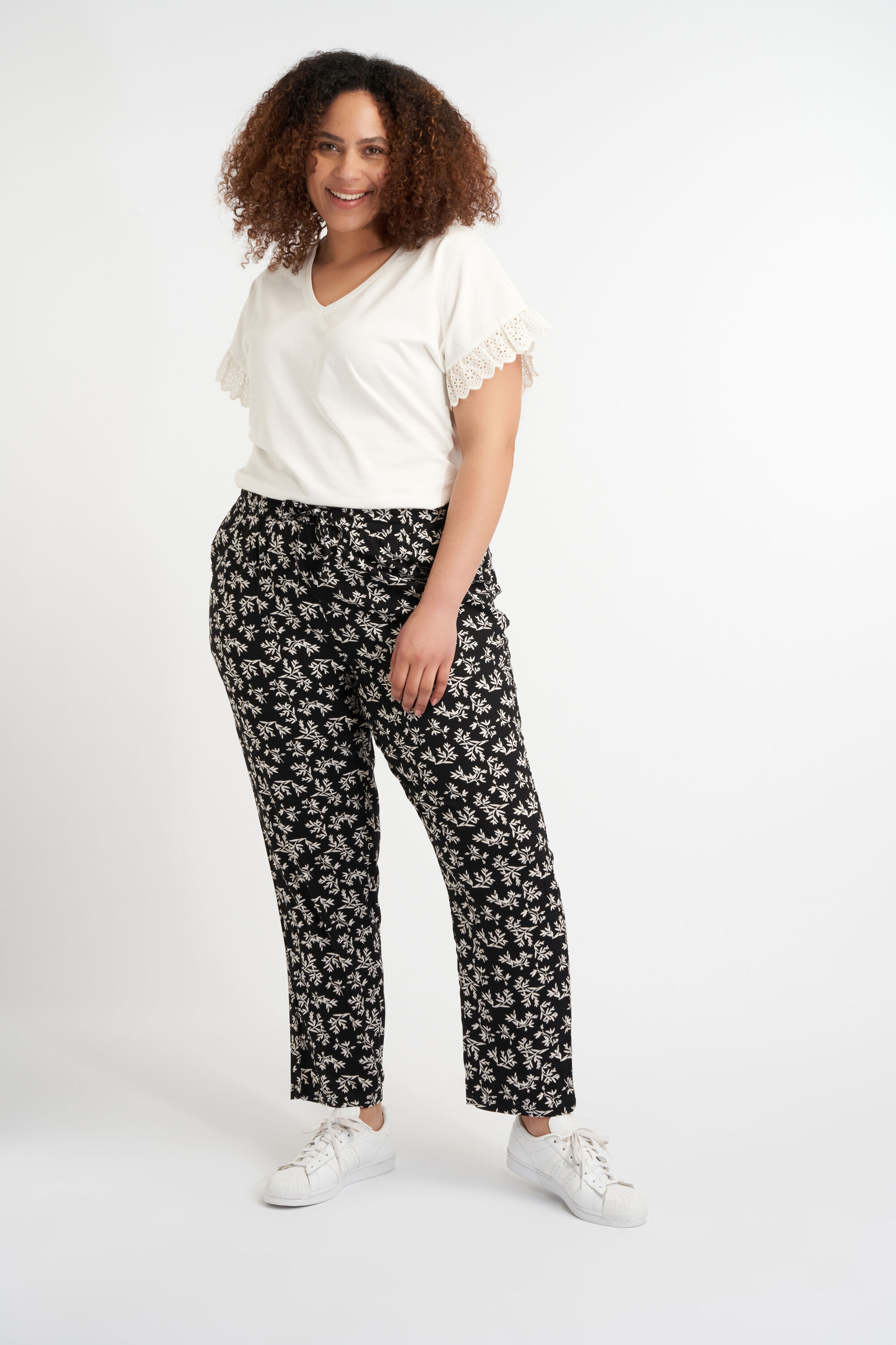 Pantalon coupe ample  image number 5