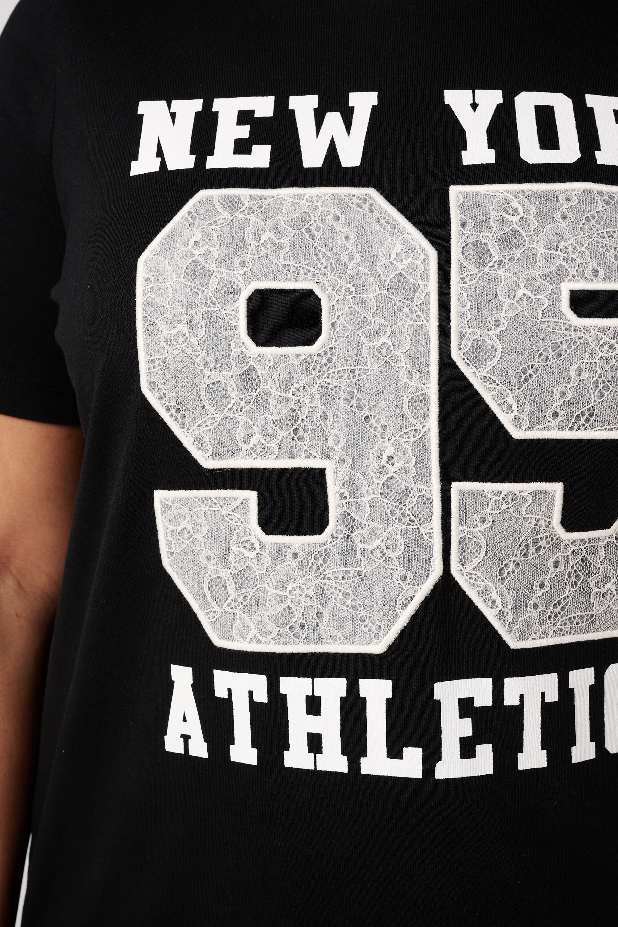 T-shirt imprim&eacute; image number 6