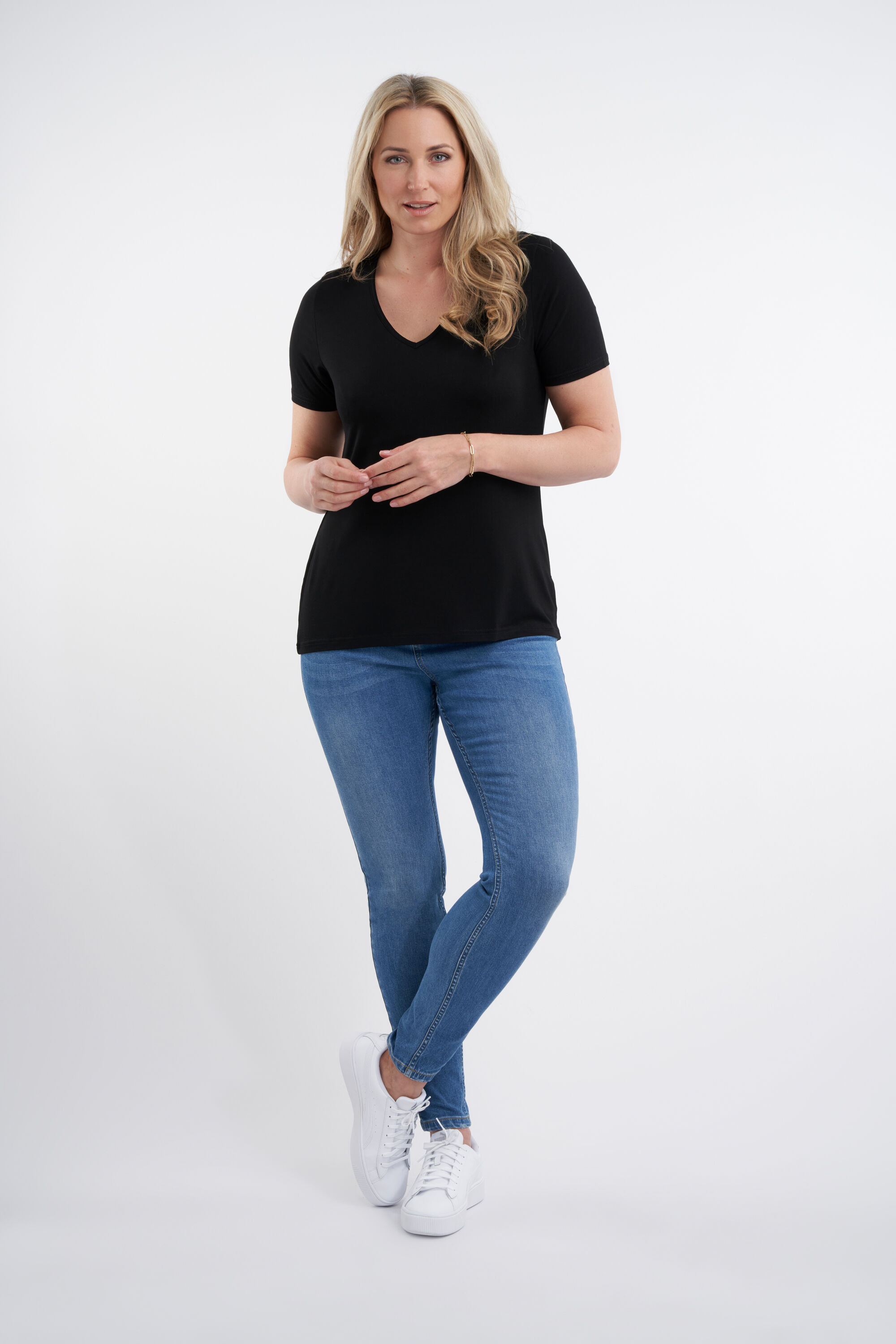 Basic T-shirt met V-hals image number 4