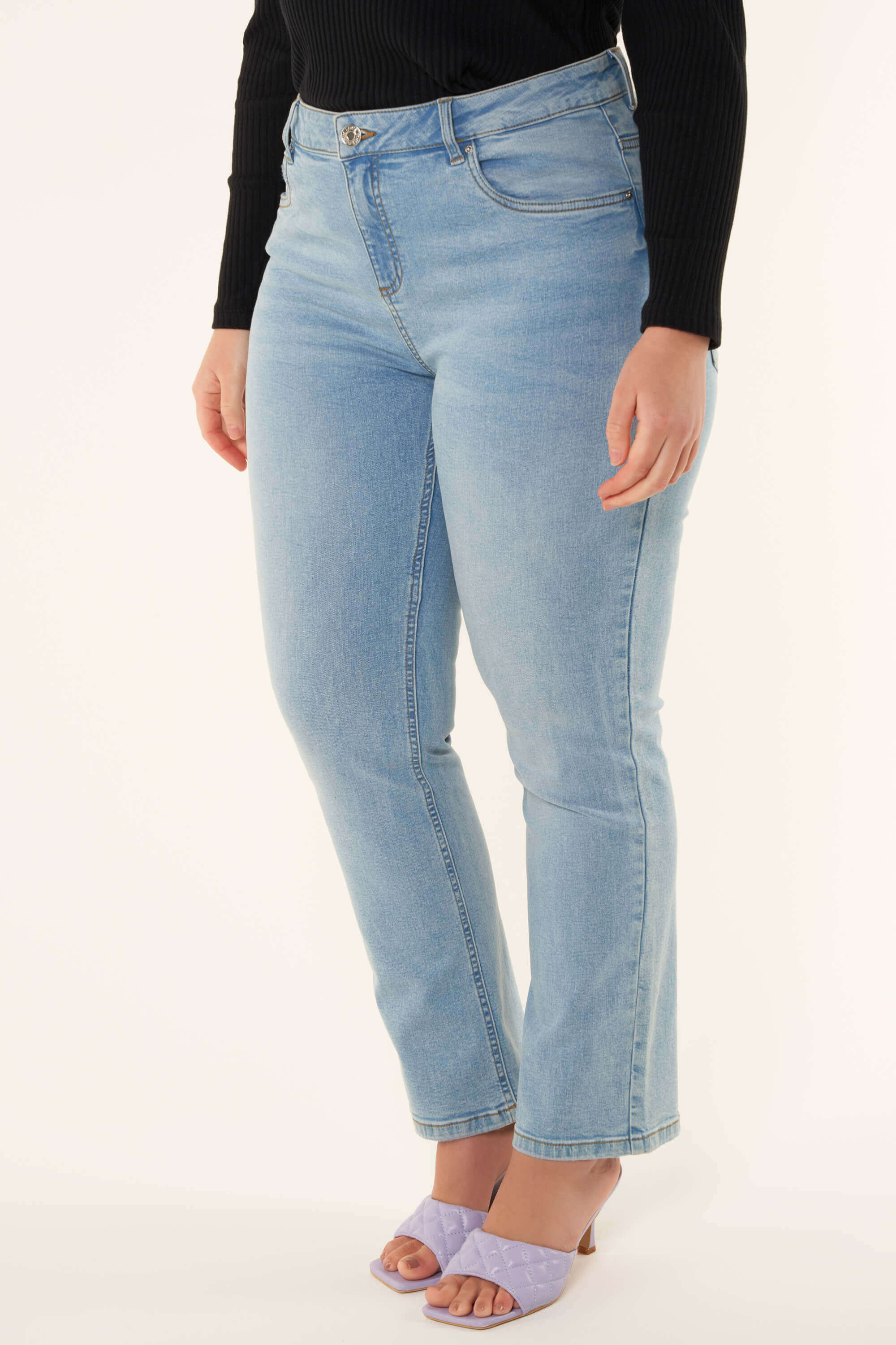 Straight leg jeans LILY 30 inch image number 5