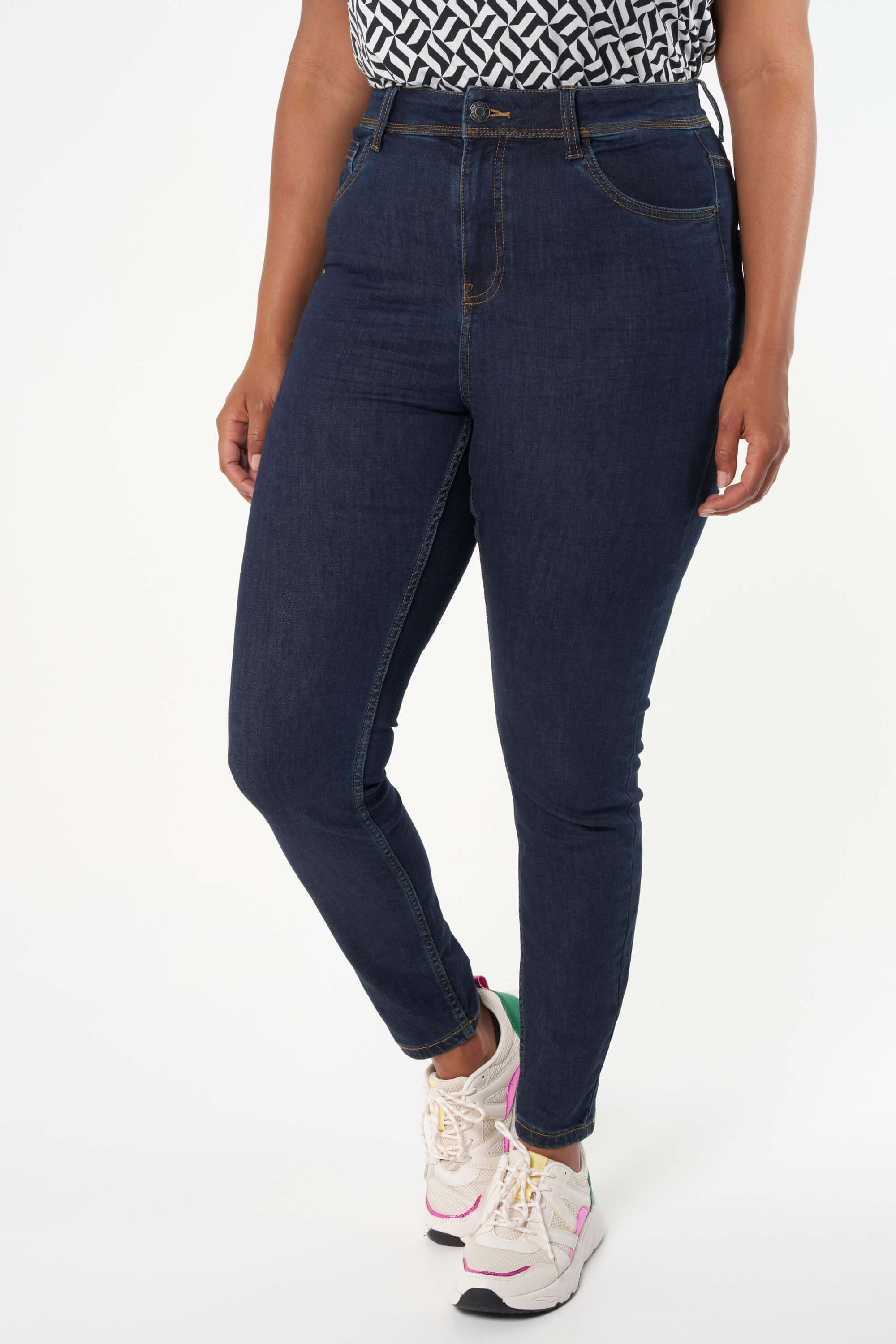Skinny leg high waist jeans CHERRY image number 5