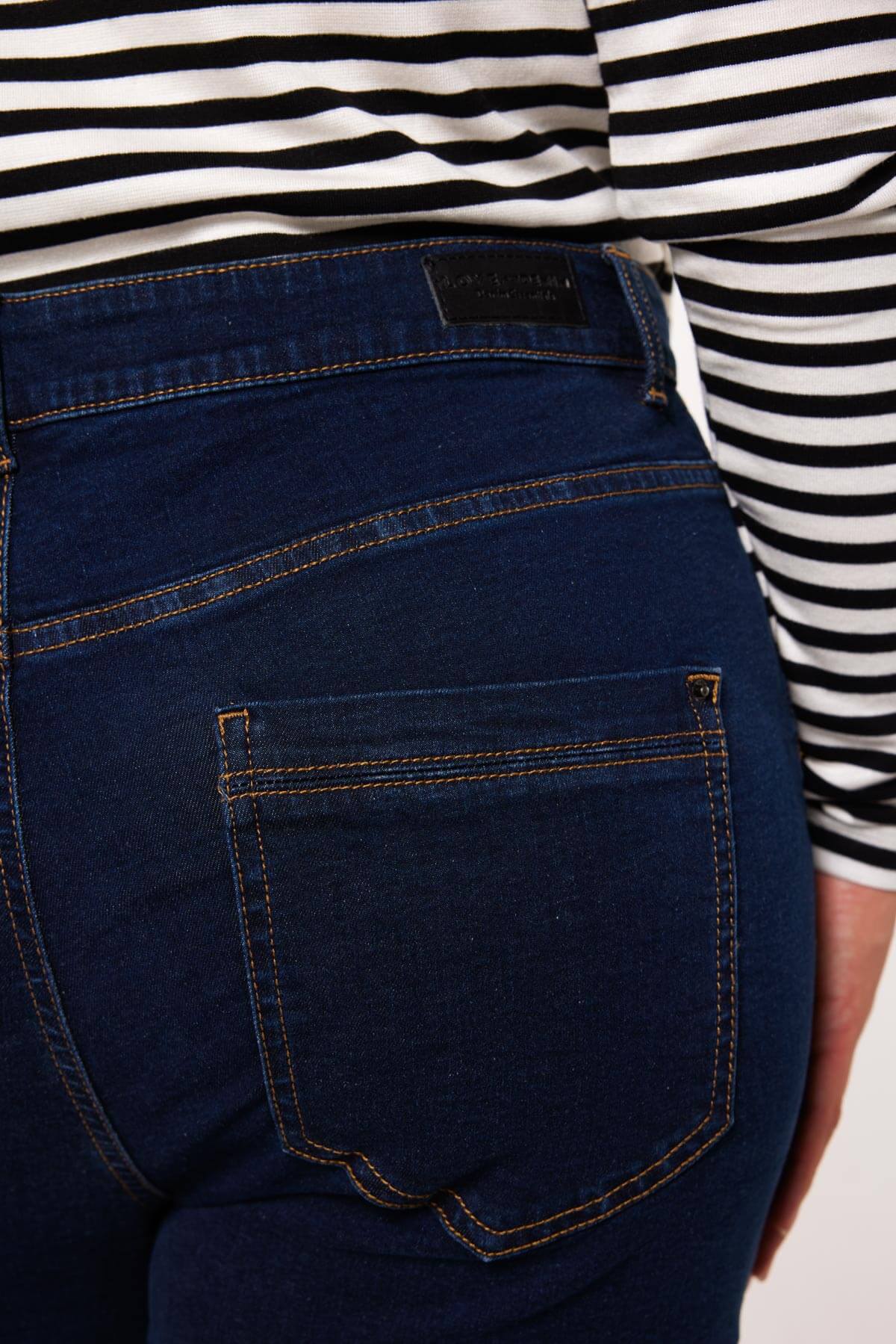 Slim leg jeans IRIS image number 5