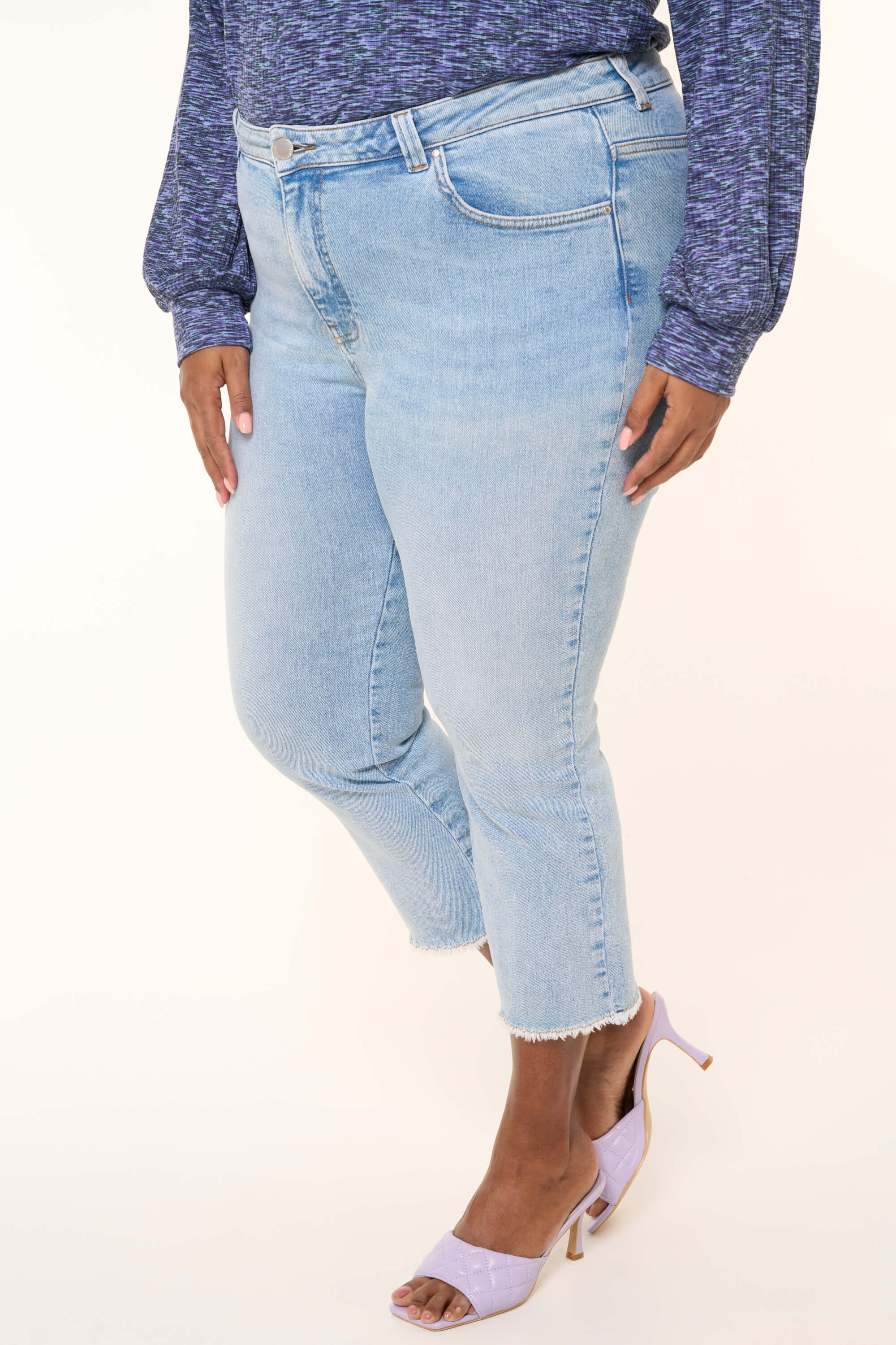Cropped jeans image number 3